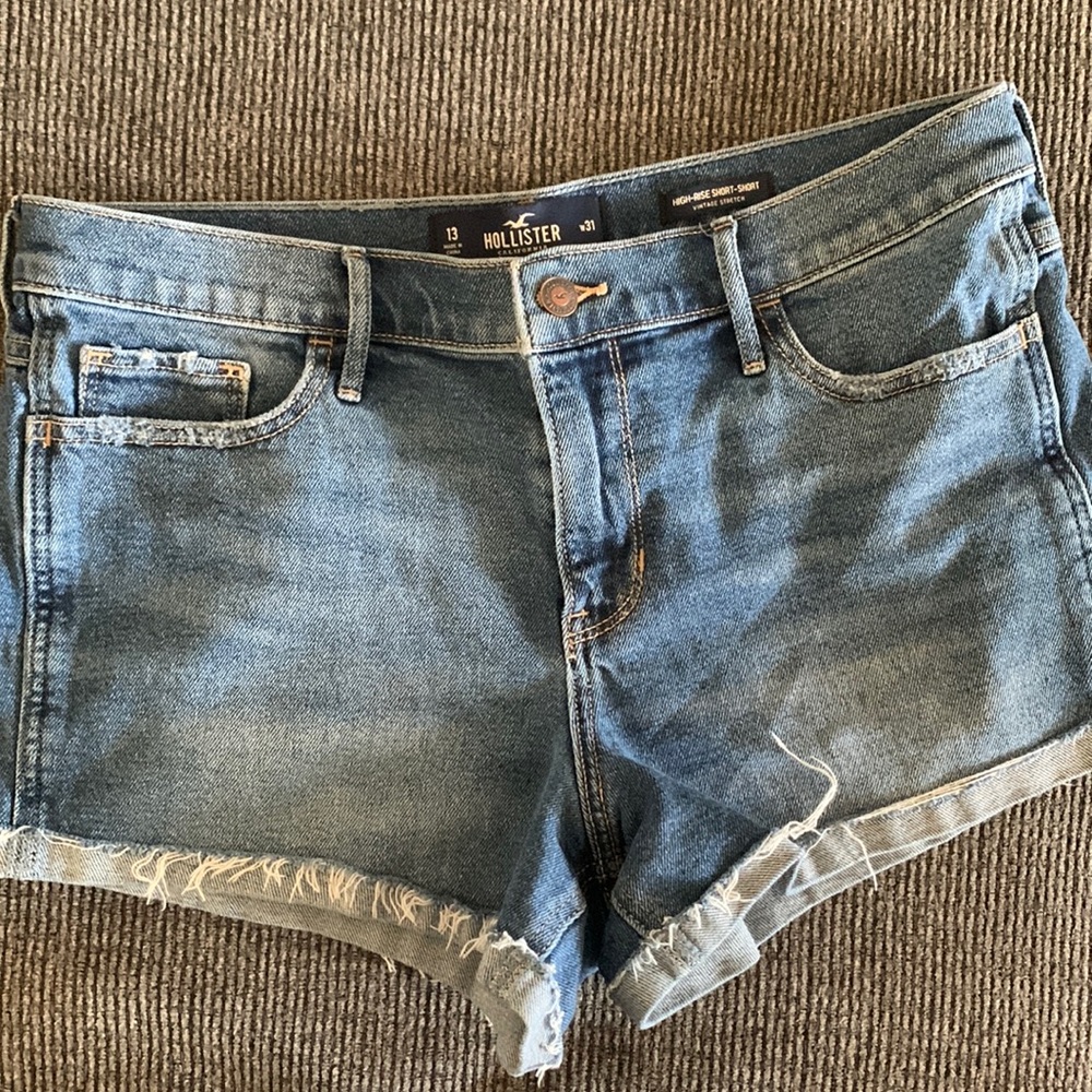 Hollister shorts size 13 w31